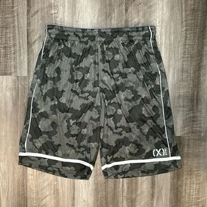 2xist Sport Camo Athletic Shorts (NWOT) - Large